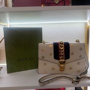 Gucci Sylvie Bee & Star Crossbody Shoulder Bag – Style 524205 (White/Ivory)